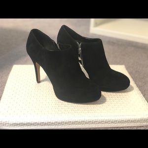 Gorgeous suede Vince Camuto platform booties